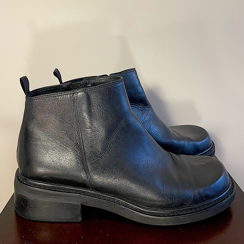 Genuine Leather Rounded Square Toe Black Booties Side Zipper Women’s Size 8.5W